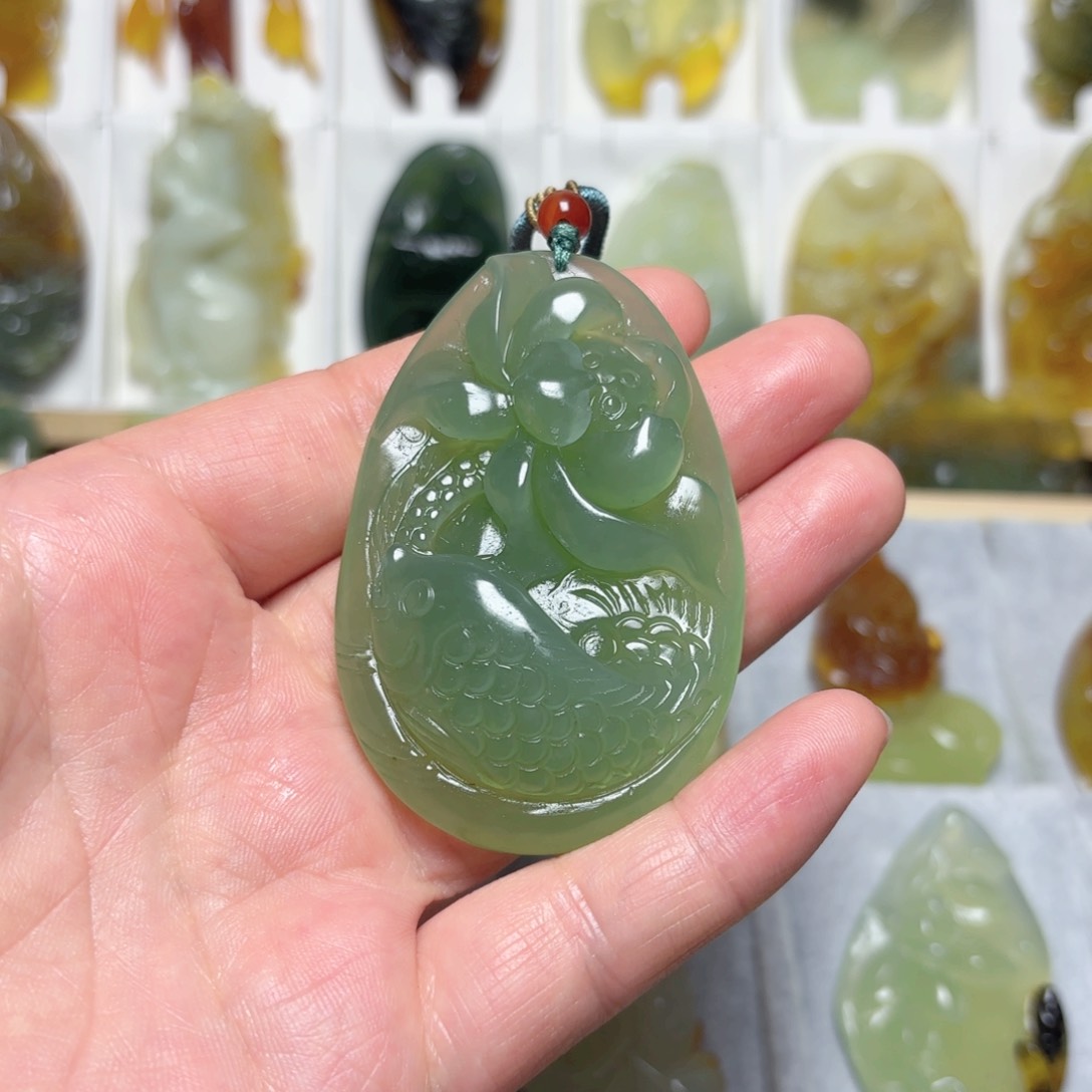 蛇纹石玉吊坠(不含链)未镶嵌某****某