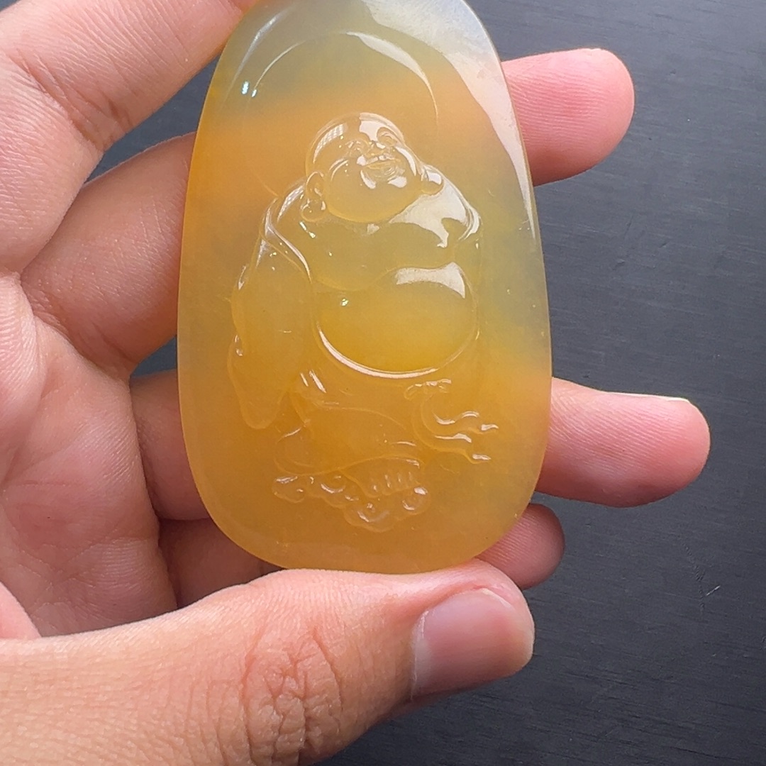 未镶嵌石英质玉（黄龙玉）颈饰