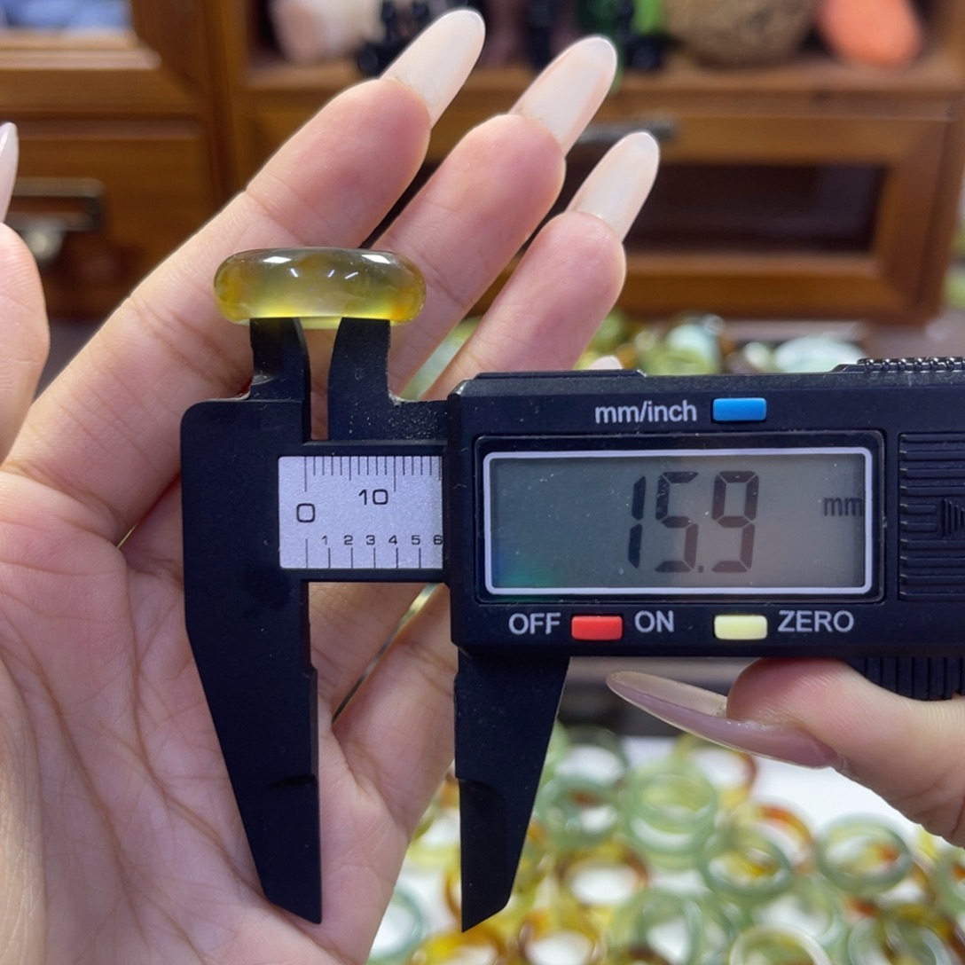 蛇纹石玉未镶嵌手镯39