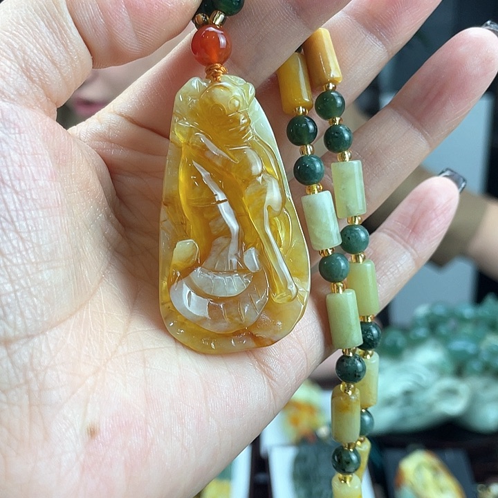 蛇纹石玉颈饰未镶嵌