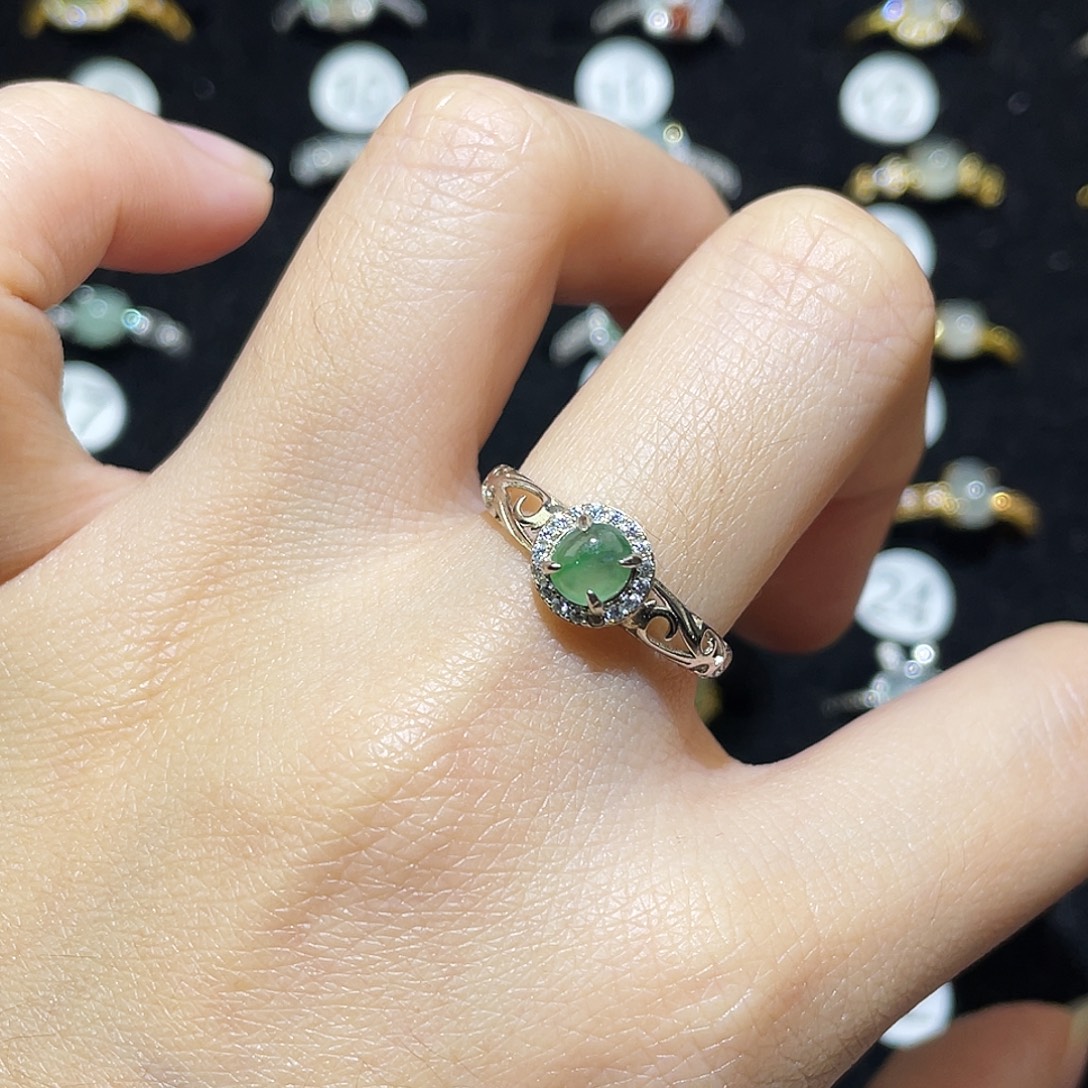 翡翠未镶嵌戒指戒指