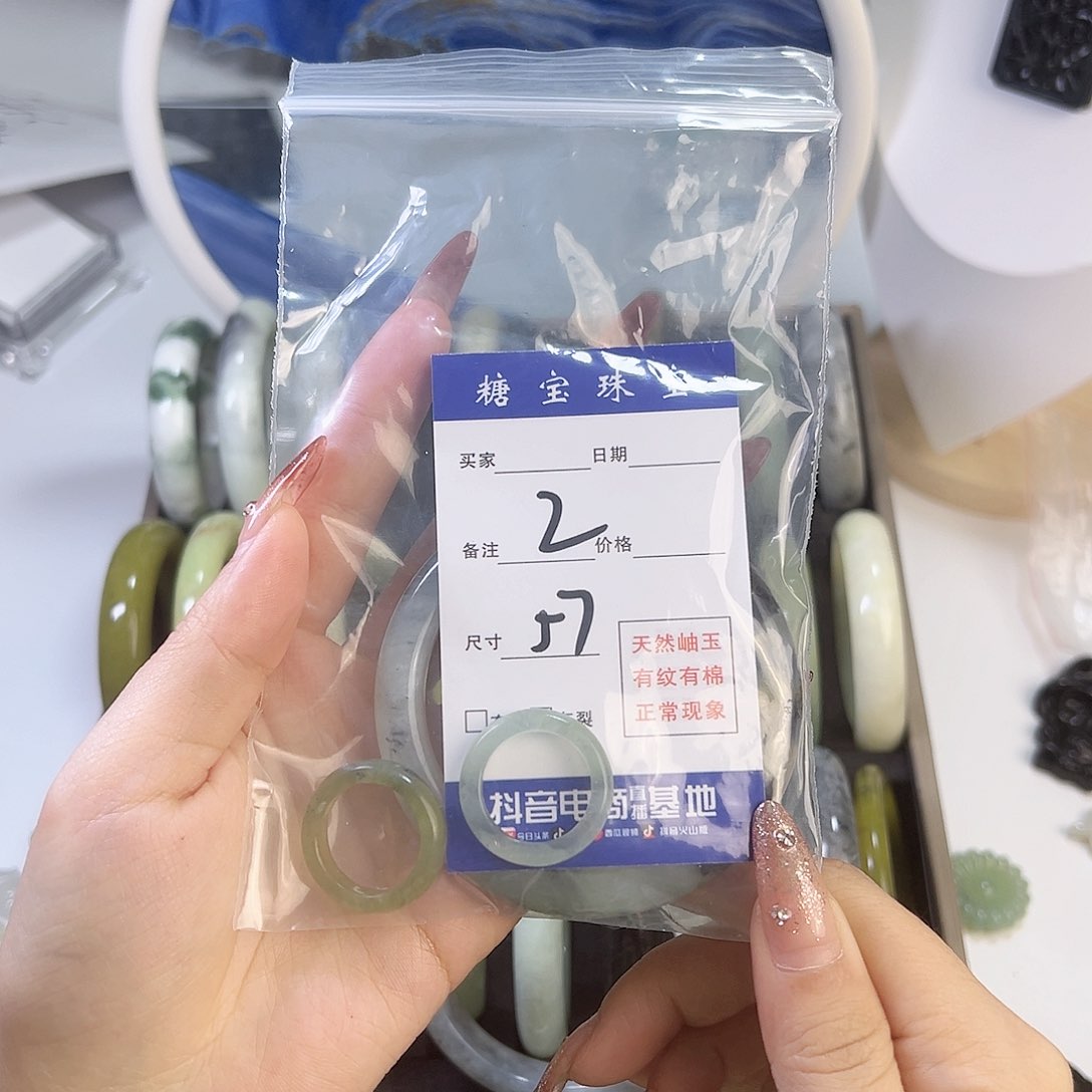 蛇纹石玉手镯未镶嵌桂***哭