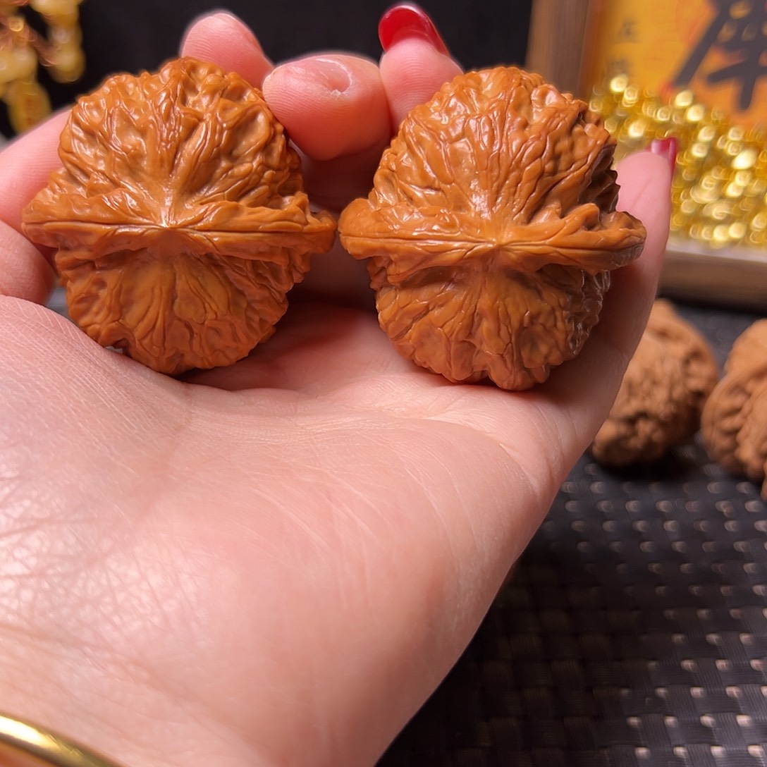 文玩核桃吊坠46金麒麟