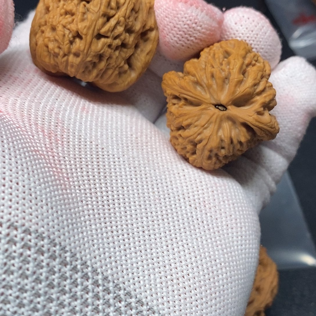 明***好34小手捏南疆石核桃