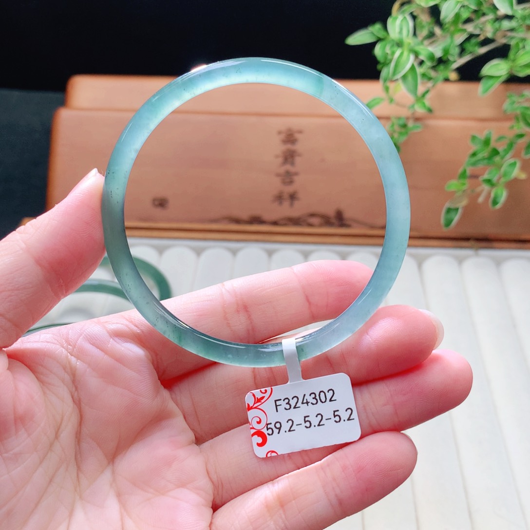 未镶嵌手镯（圆镯）翡翠