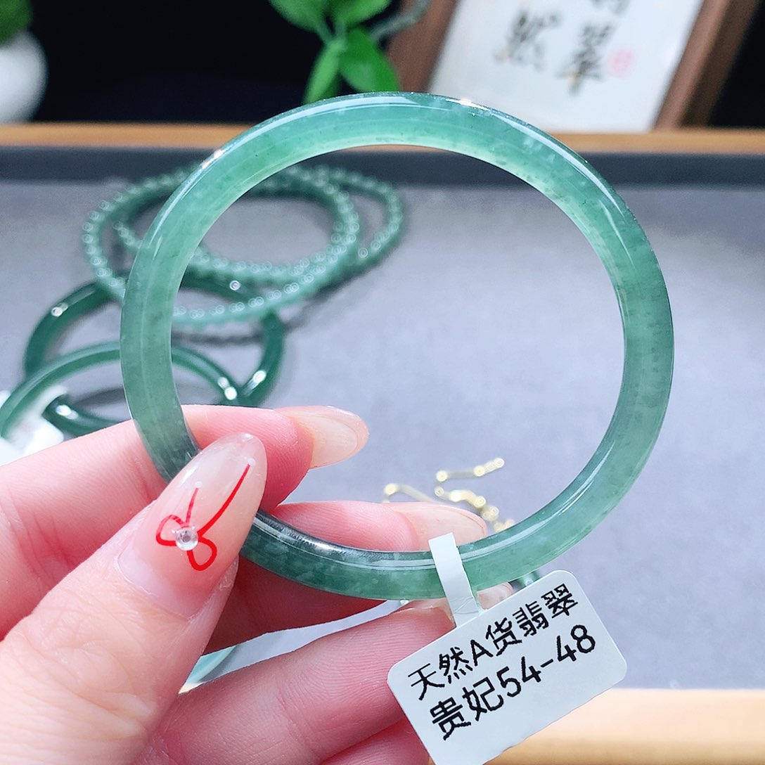 翡翠未镶嵌手镯（圆镯）