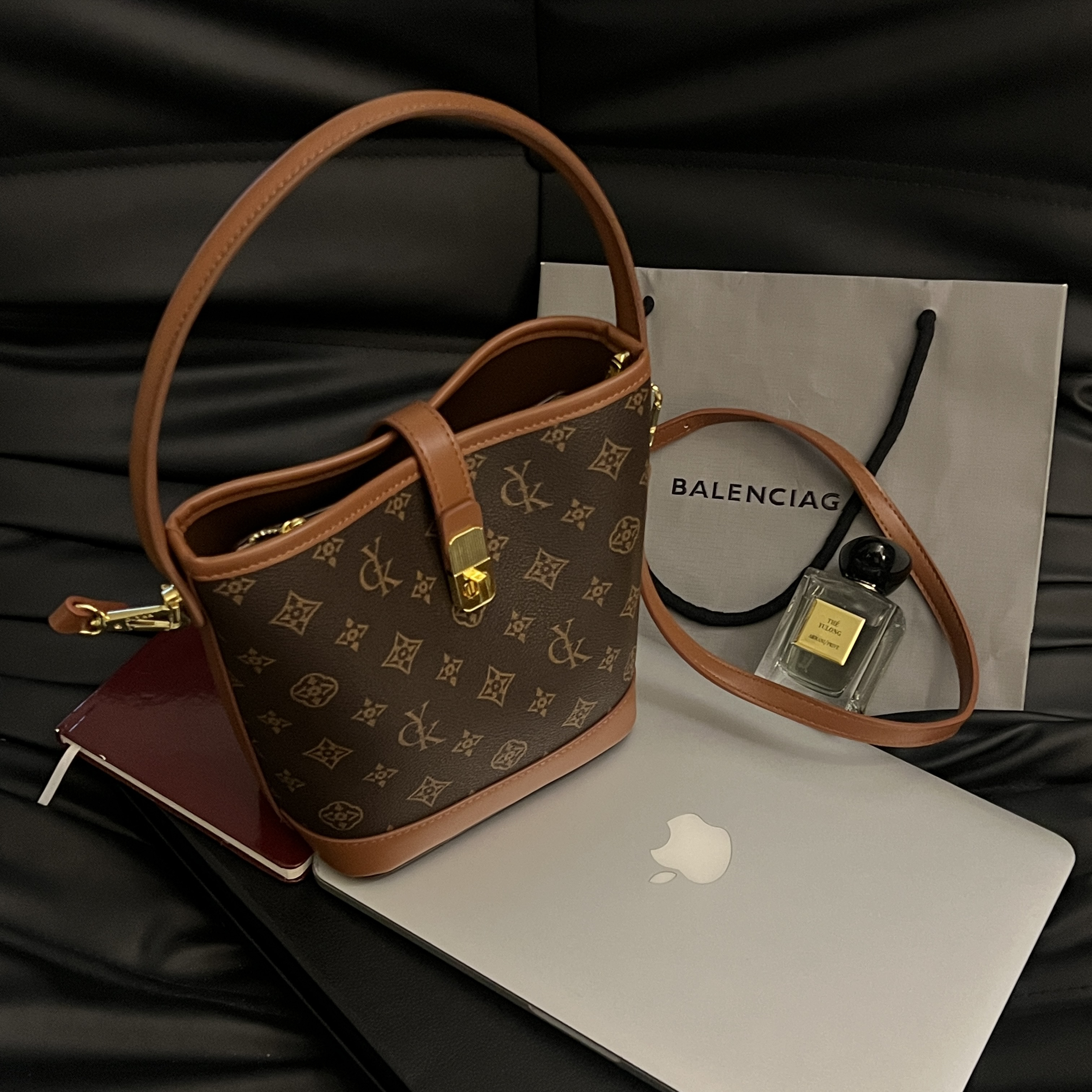 【偏爱水桶包】包包新款大容量水桶包百搭女士印花复古