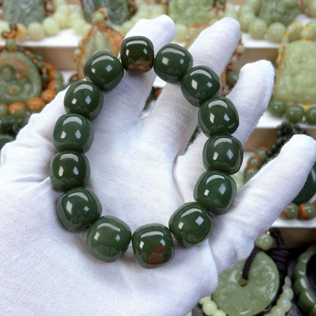 透闪石质玉手串未镶嵌大*狗