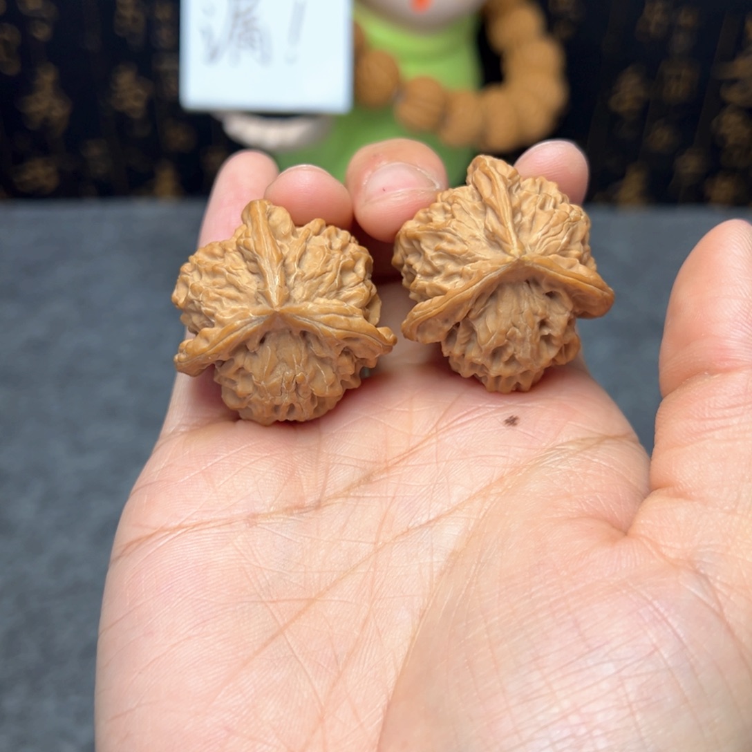 文玩核桃把件盘山三棱34尺微瑕