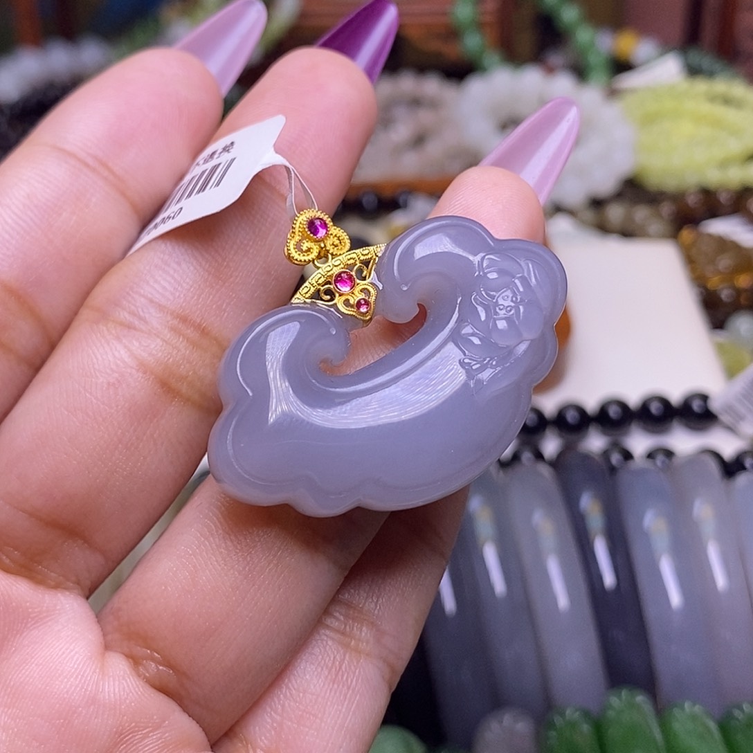 和田玉未镶嵌颈饰浓烟紫老矿料冰底金镶如意锁