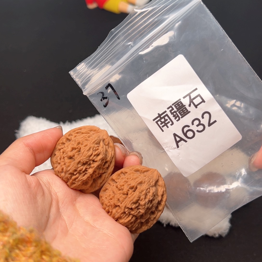 文玩核桃把件37南疆石