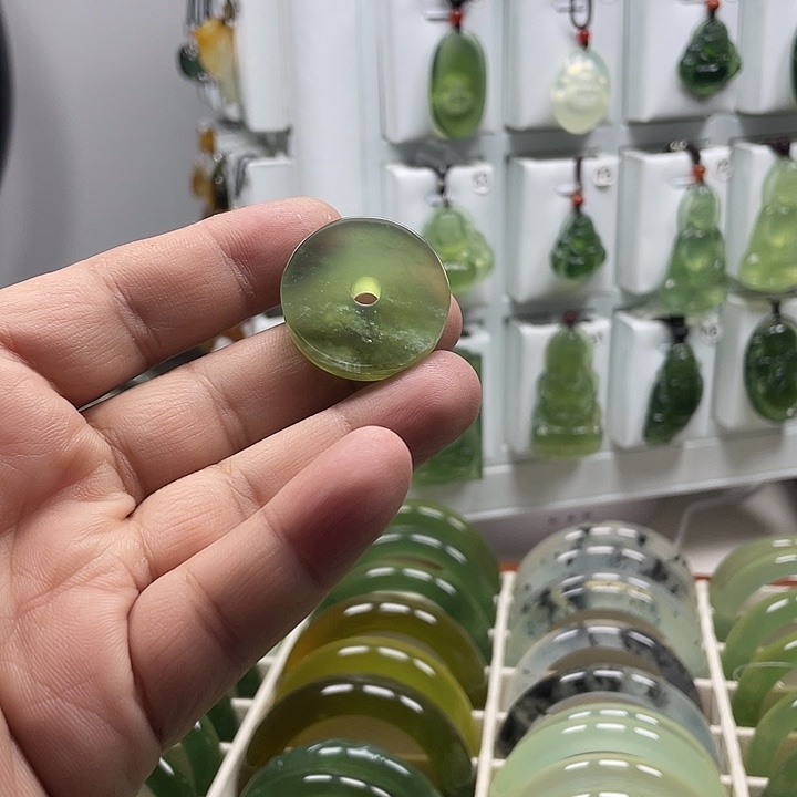 合金蛇纹石玉颈饰