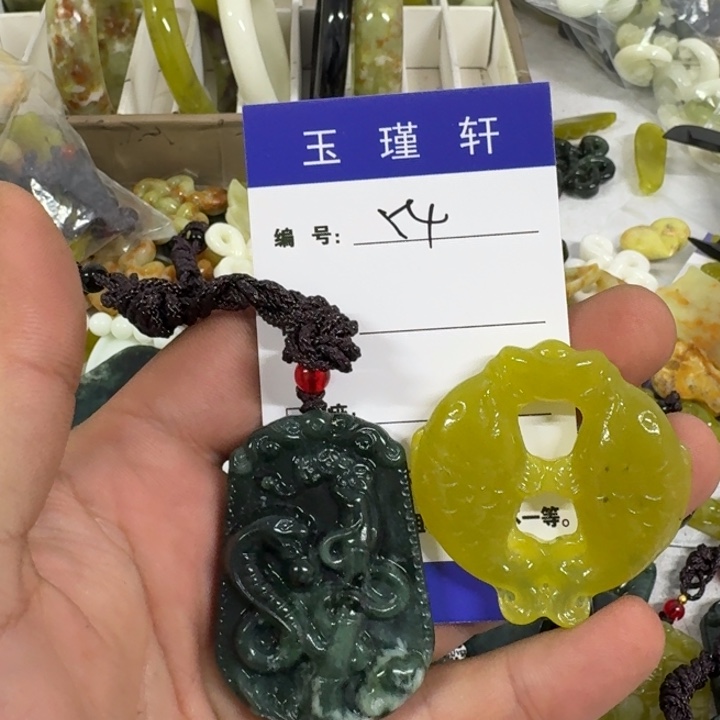 夜***月蛇纹石玉未镶嵌手镯