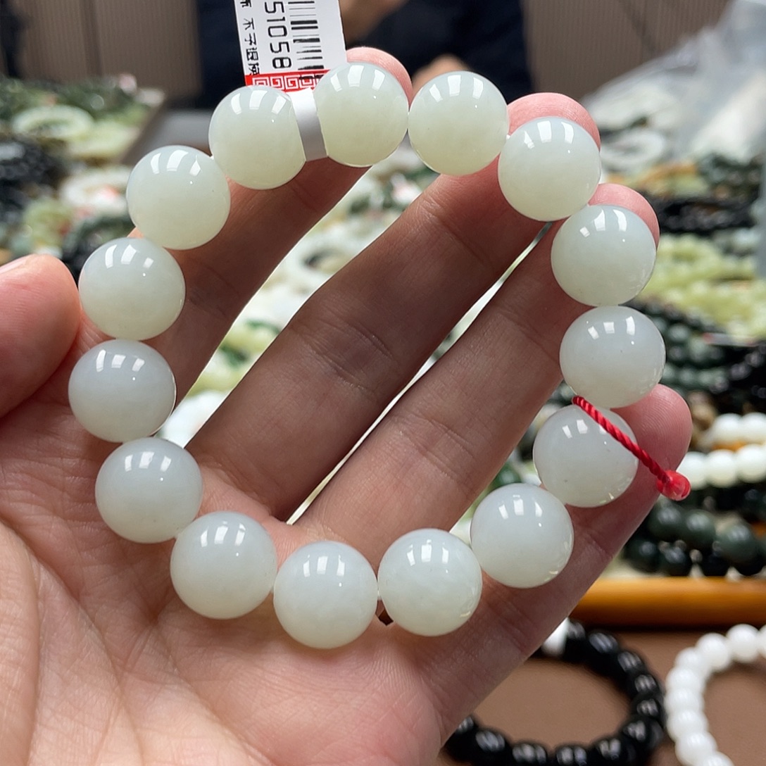 .***蓝和田玉未镶嵌手链