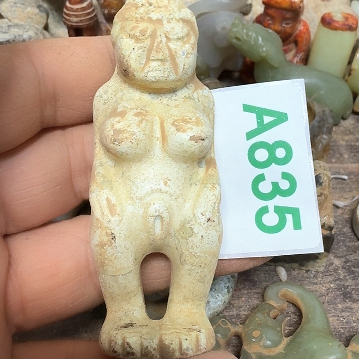 蛇纹石玉颈饰未镶嵌