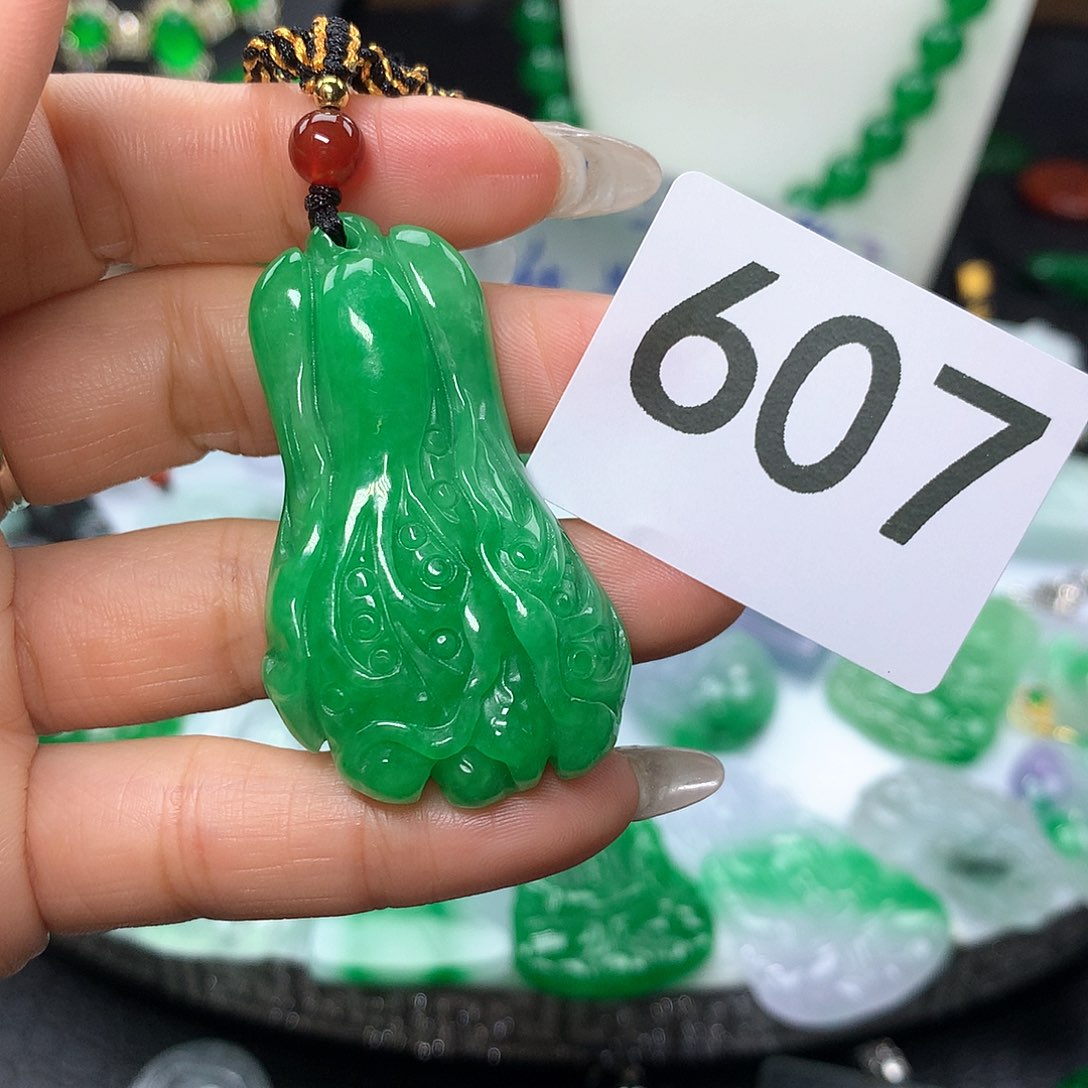翡翠吊坠(赠链)未镶嵌