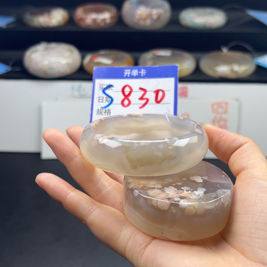 石英质玉手镯未镶嵌