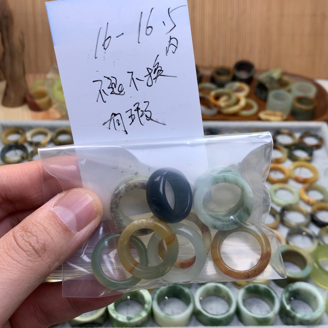 蛇纹石玉戒指未镶嵌看好有瑕不退不换