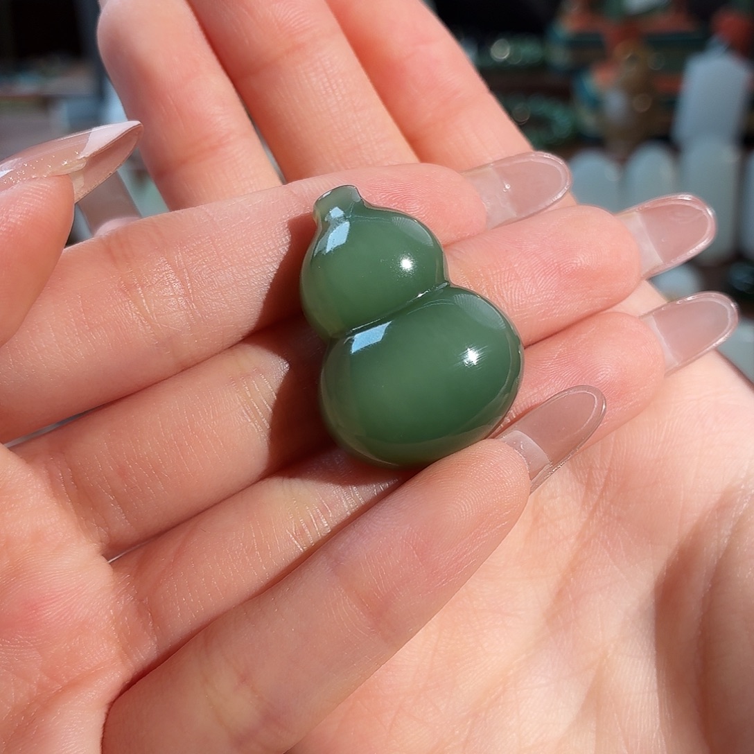 L***o和田玉未镶嵌颈饰T