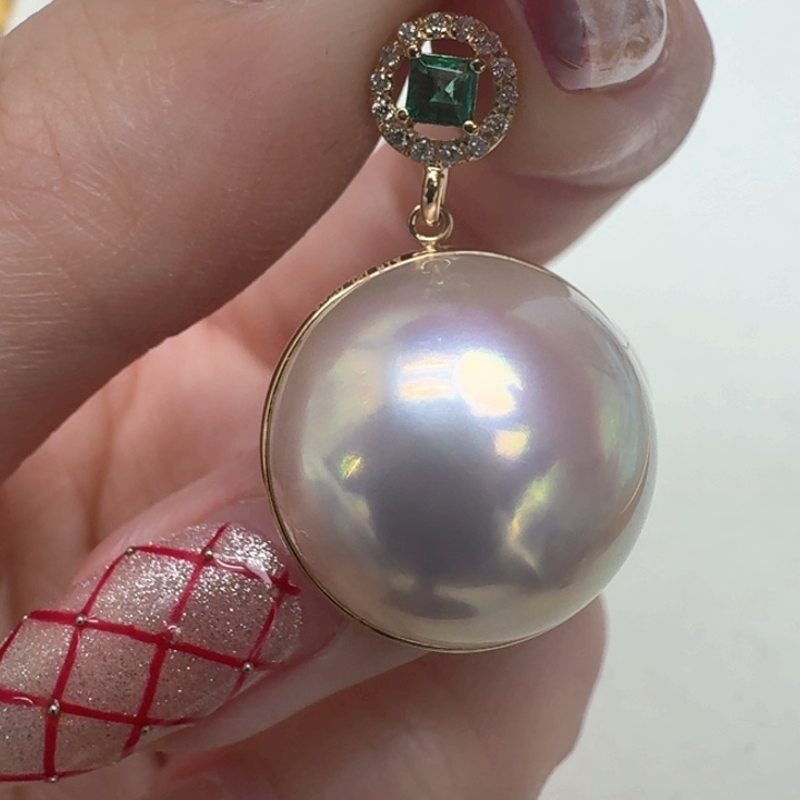 拼合珍珠（马贝珠）颈饰18K金镶嵌