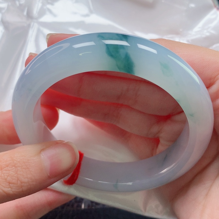 翡翠手镯未镶嵌圈口5556