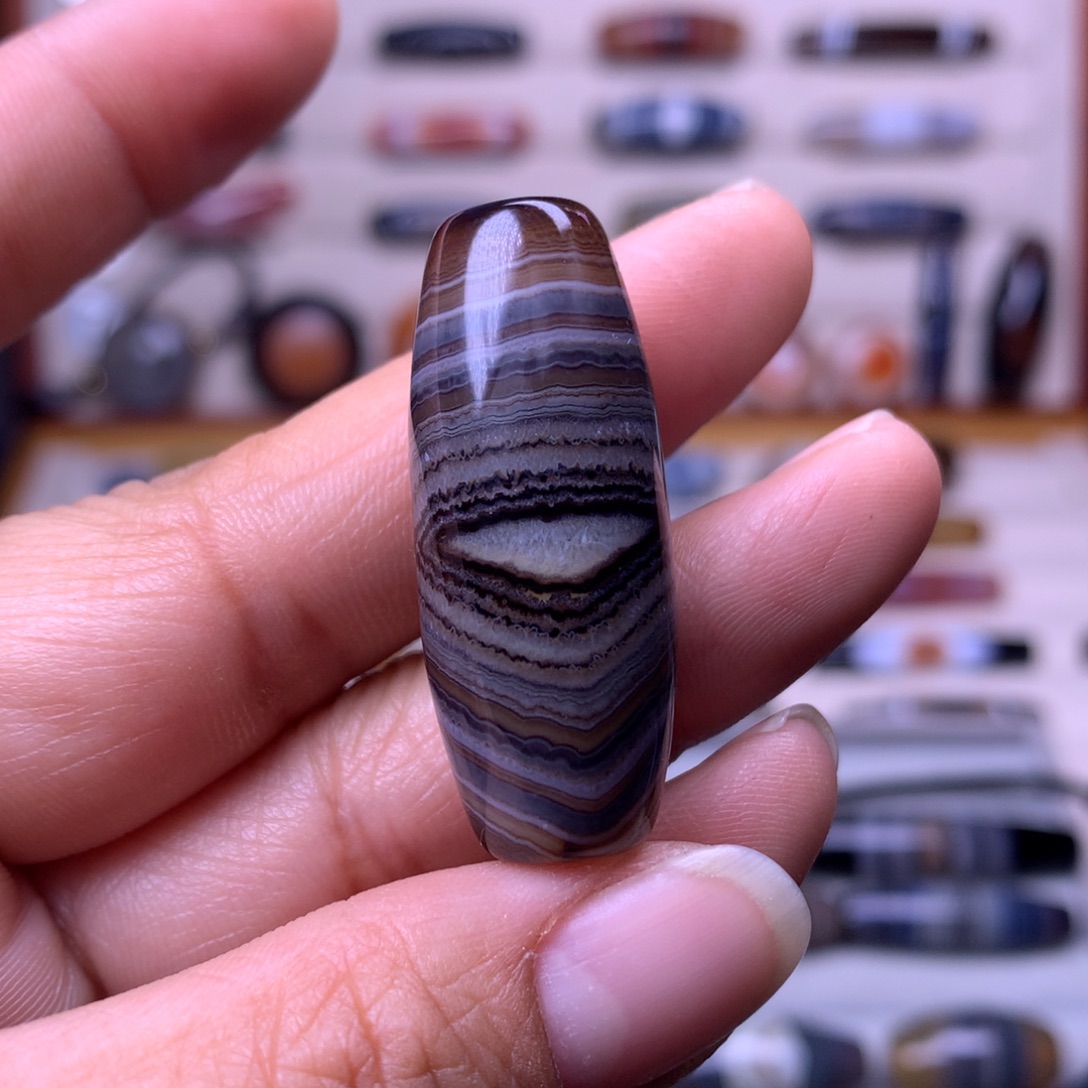 旮***使玛瑙/玉髓未镶嵌珠宝奇石