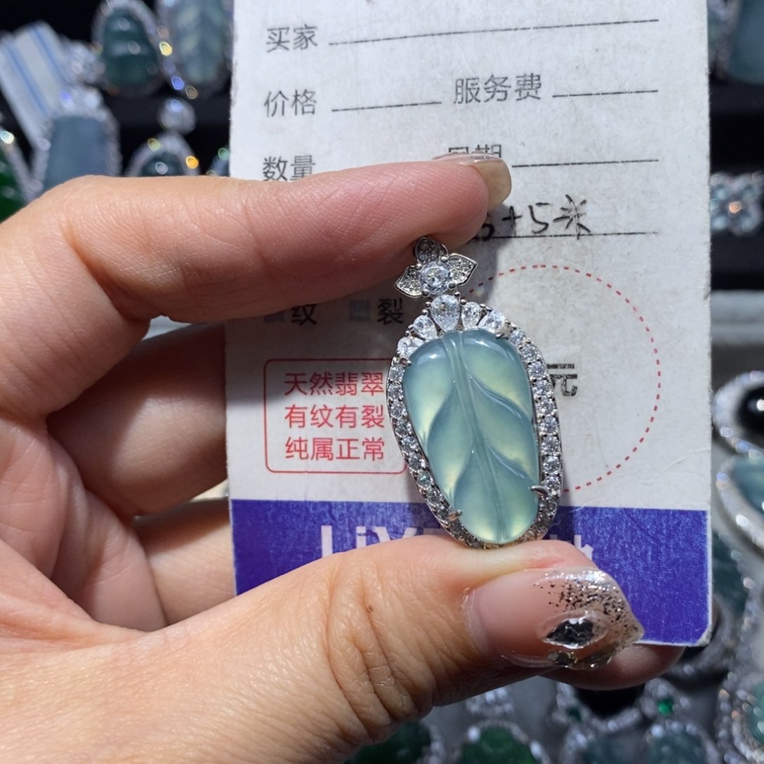 翡翠颈饰未镶嵌翡翠