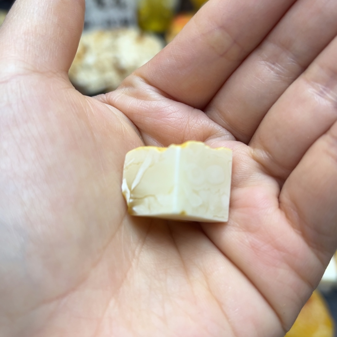 定制琥珀未镶嵌蜜蜡