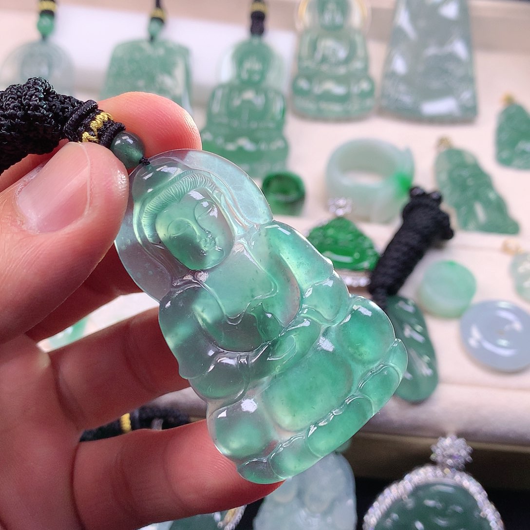 翡翠颈饰未镶嵌翡翠