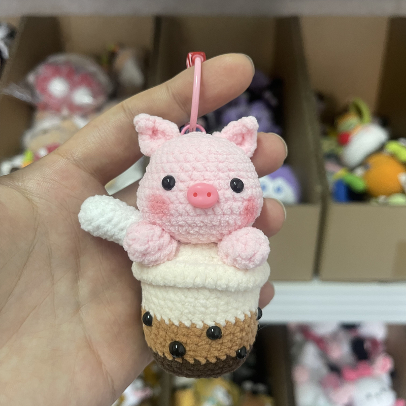 奶茶杯猪猪挂件纯手工钩织玩偶成品现货挂件摆件配饰礼物