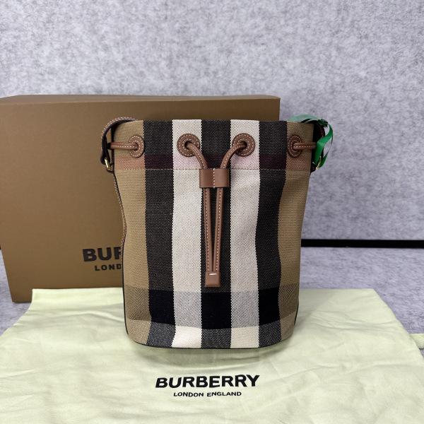 妃鱼/博柏利/未使用/包包/市场价38000/250119RN0009