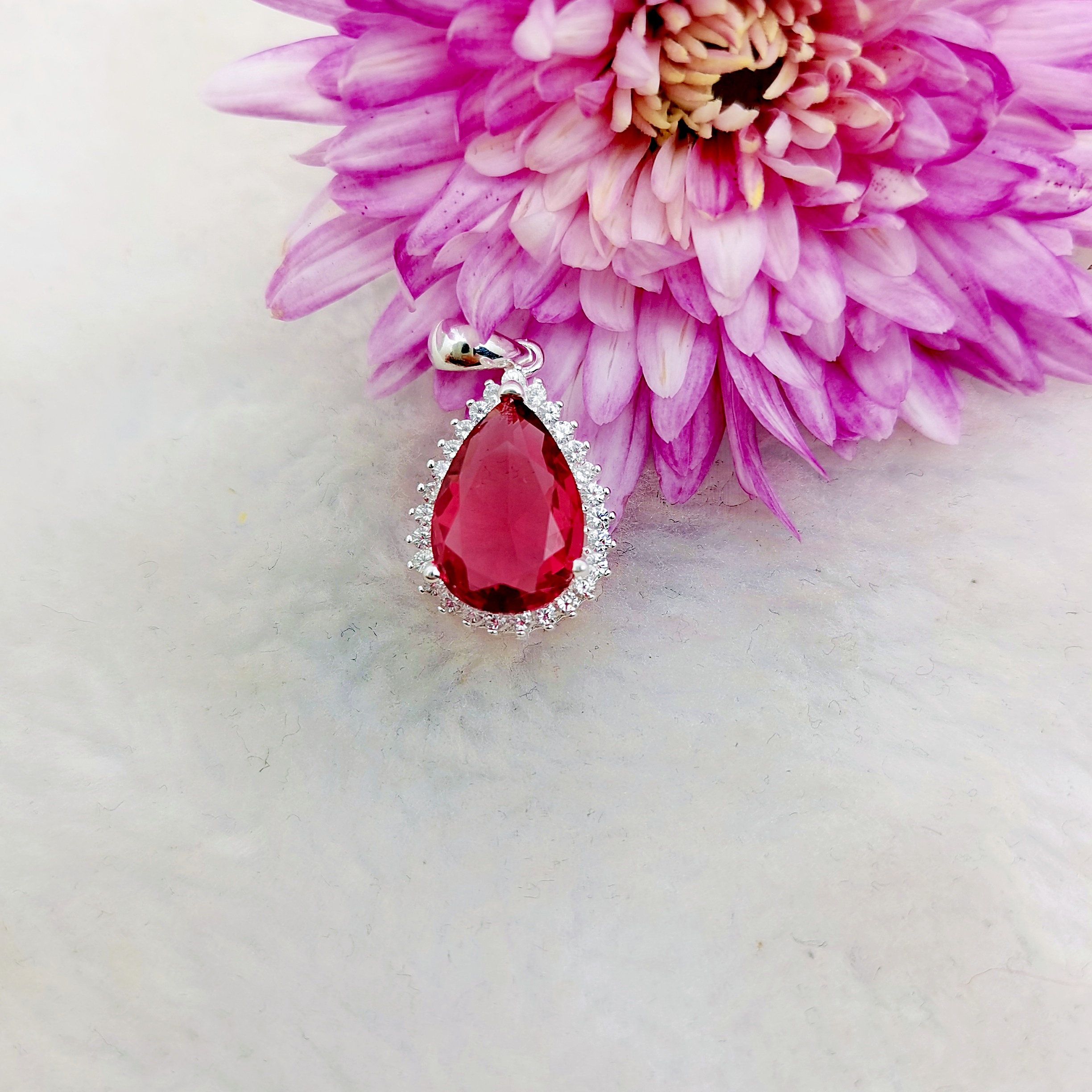 吊坠足银合成锆石 新款气质时尚红色水滴吊坠女轻奢百搭精美挂坠