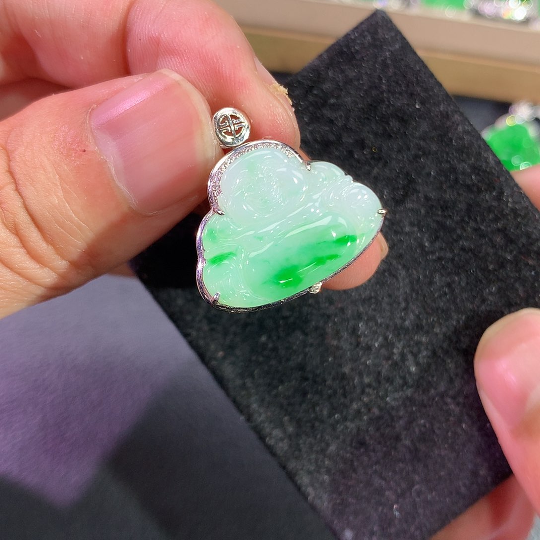 翡翠吊坠(赠链)18K金镶嵌