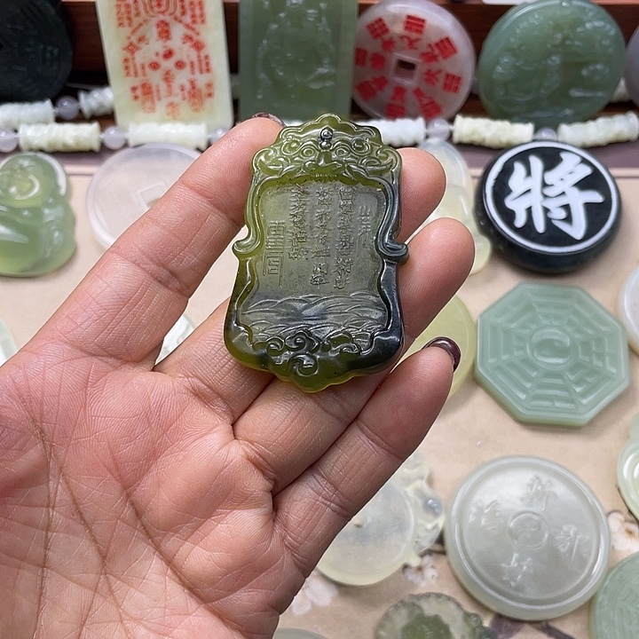 蛇纹石玉合金颈饰
