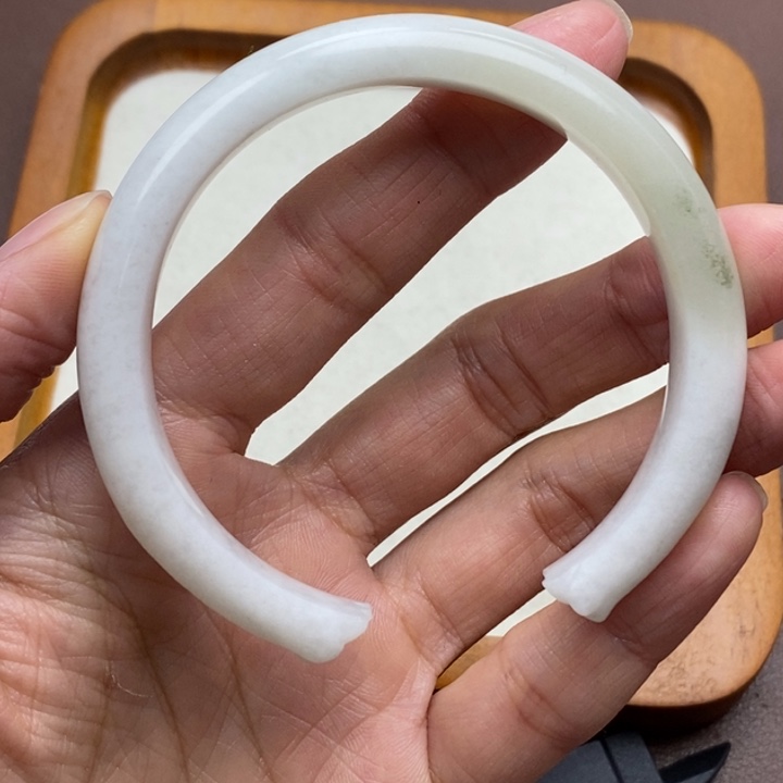 独山玉未镶嵌手镯59