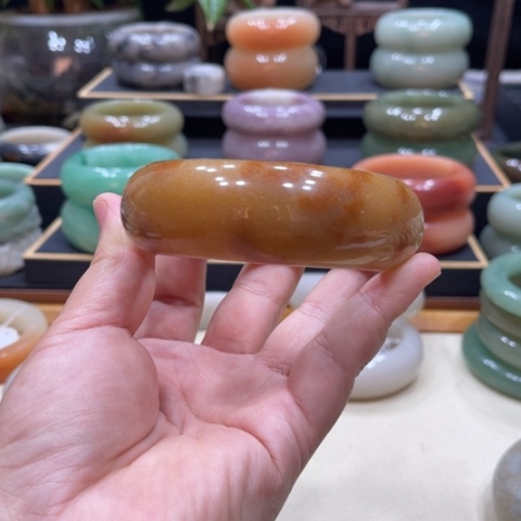 未镶嵌手镯石英质玉