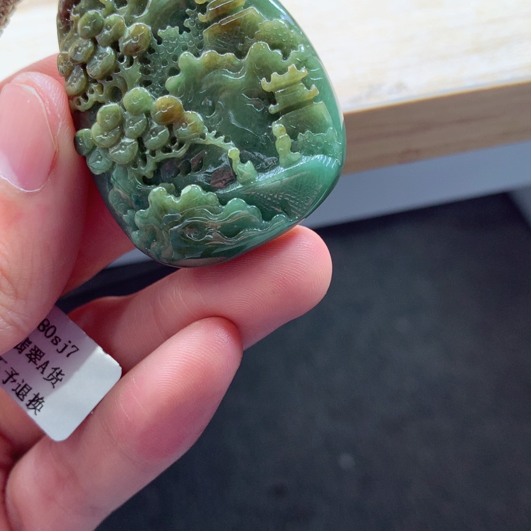 翡翠颈饰未镶嵌吊坠