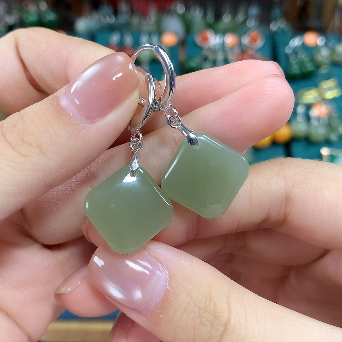 和田玉银S925镶嵌耳饰方糖卡15左右