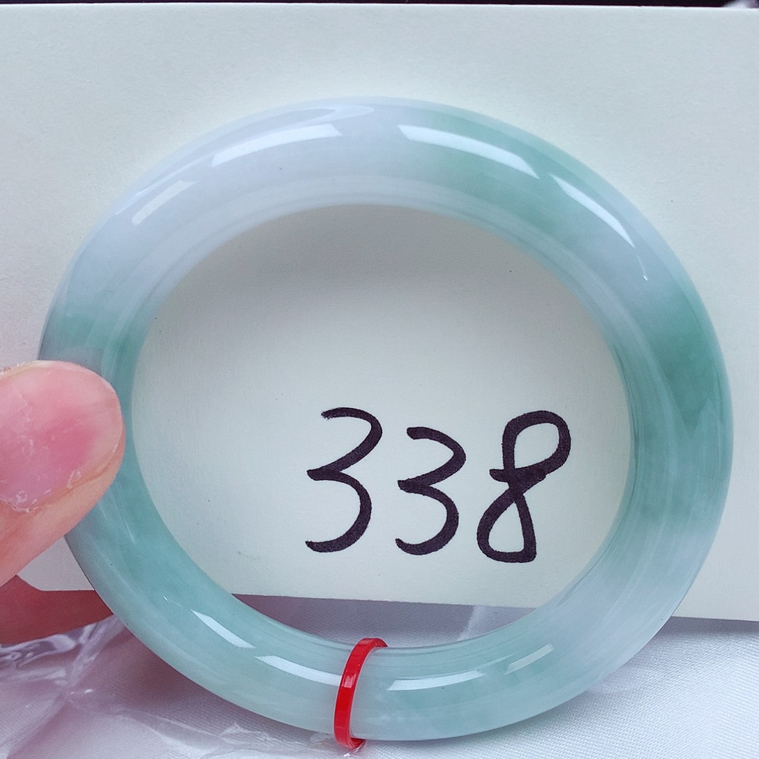 翡翠手镯未镶嵌翡翠