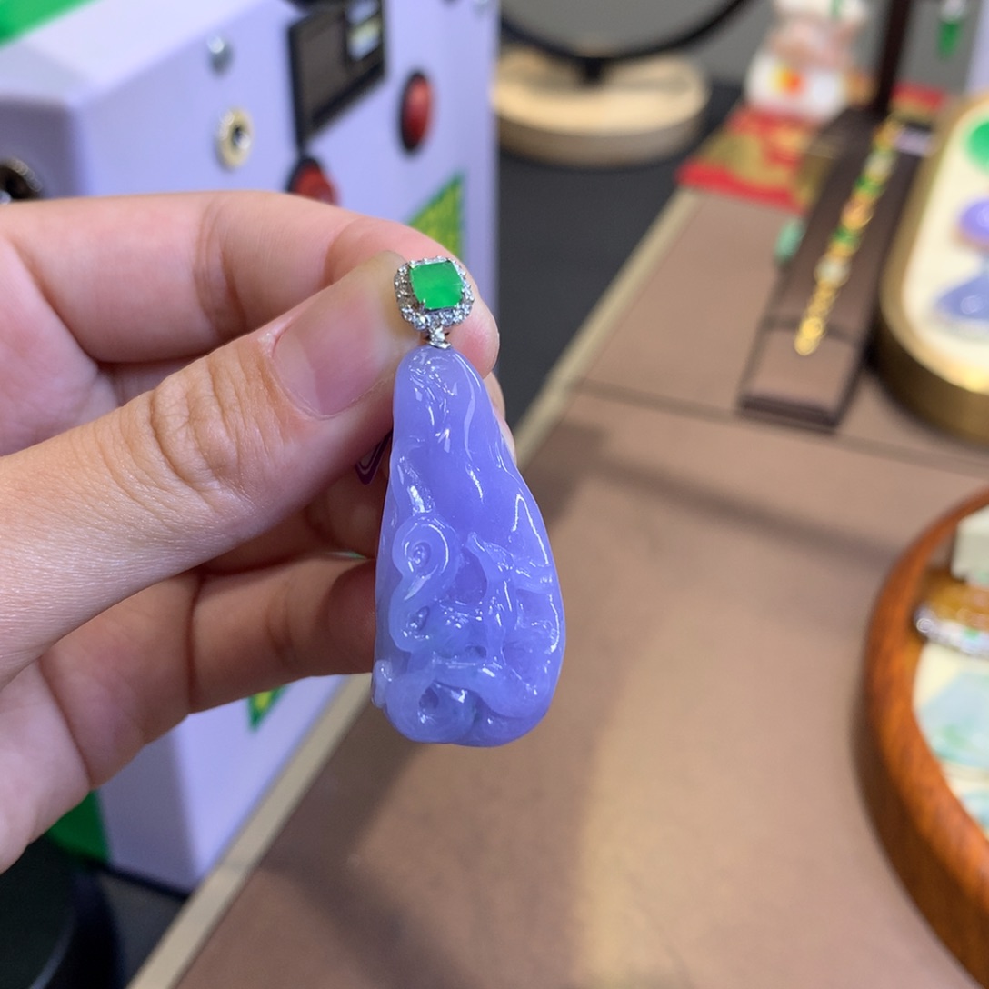翡翠18K金镶嵌颈饰翡翠