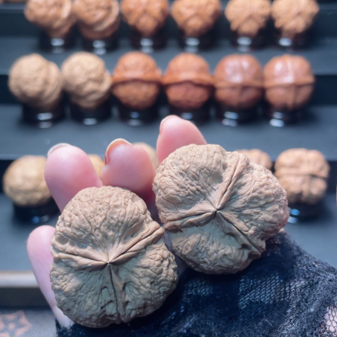 吊坠文玩核桃密石三棱～～，