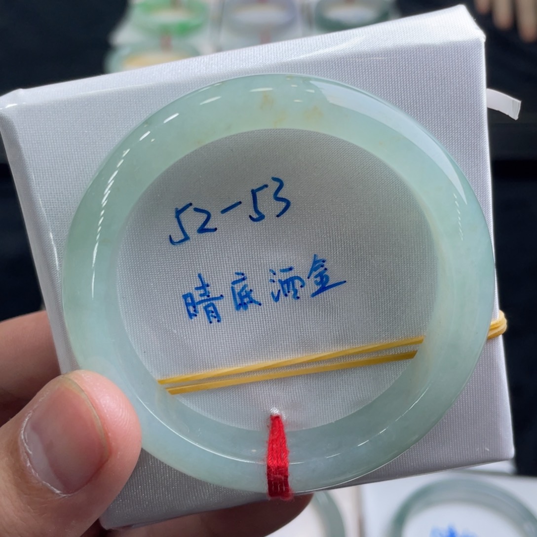 翡翠手镯未镶嵌翡翠手镯