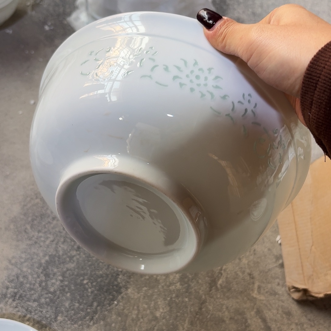 白瓷景德镇9英寸汤碗微瑕无底款一个青