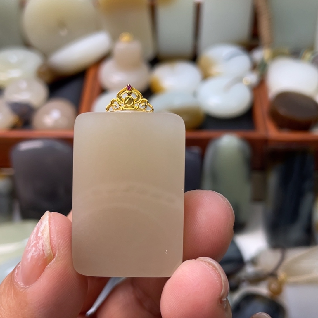 和田玉颈饰18K金镶嵌