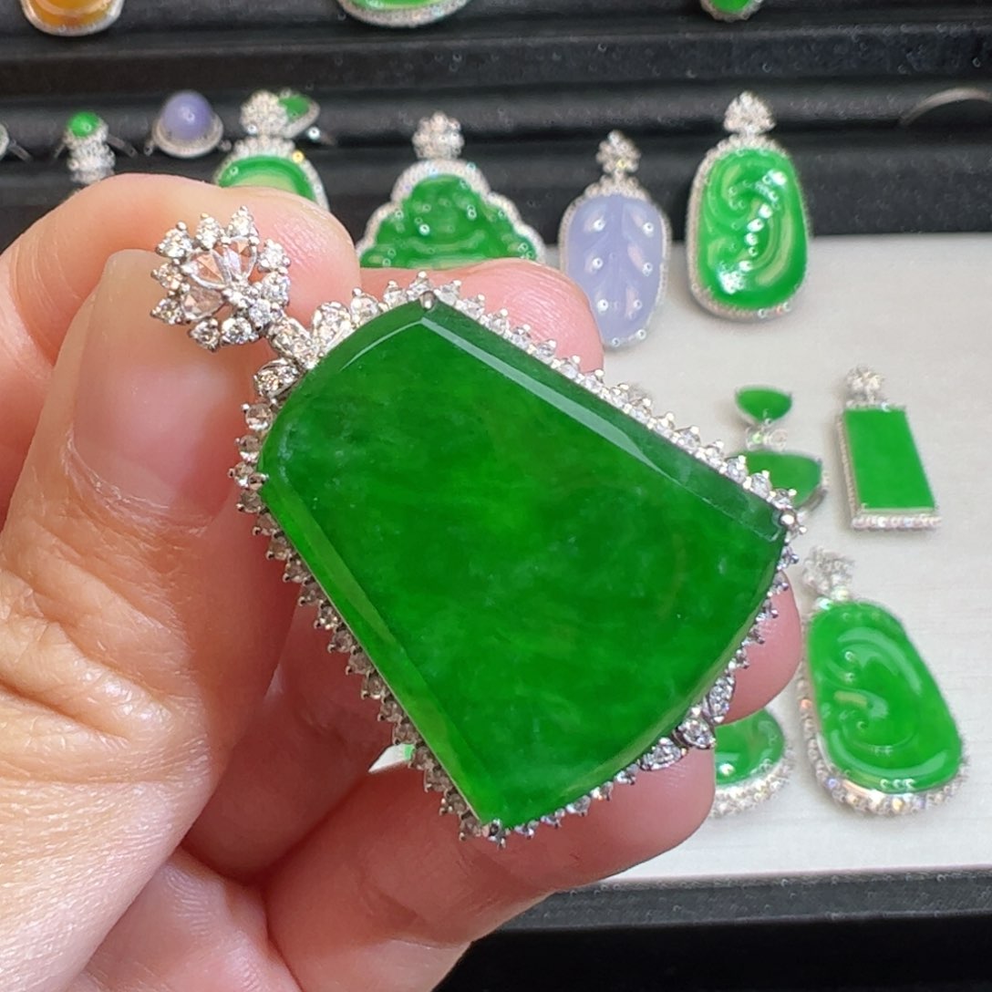 翡翠吊坠(不含链)18K金镶嵌珍***^