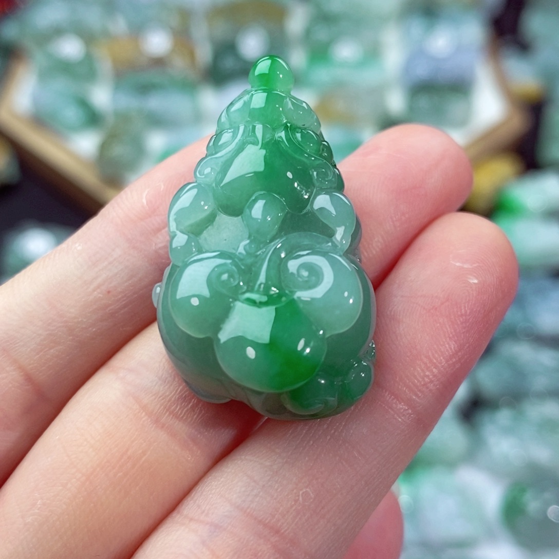 翡翠颈饰未镶嵌天然