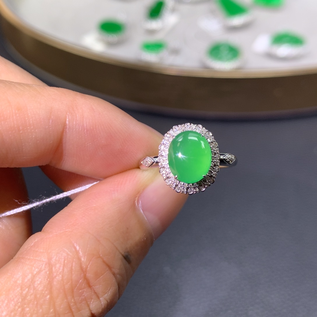 翡翠戒指18K金镶嵌翡翠