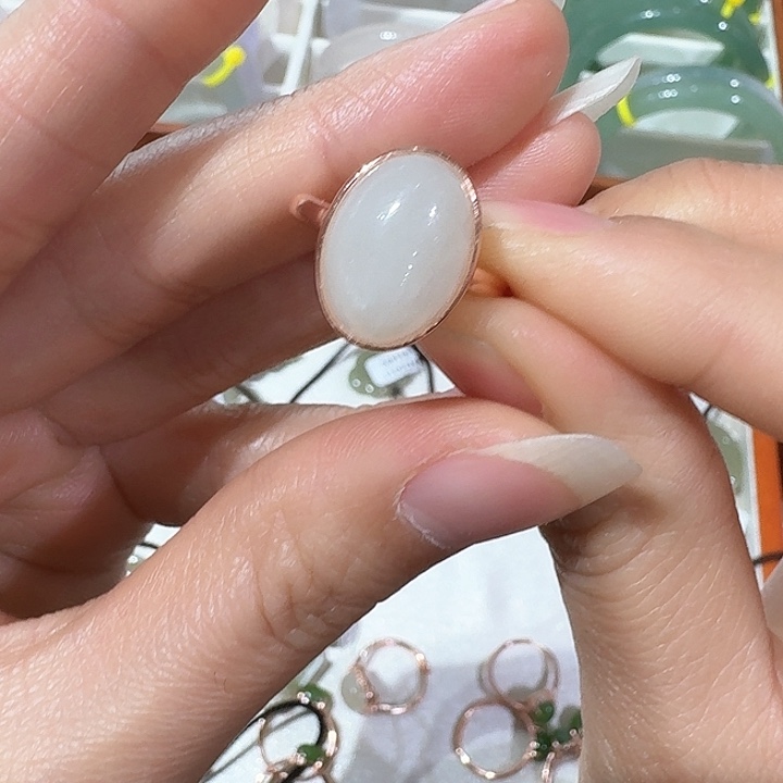 石英质玉颈饰合金