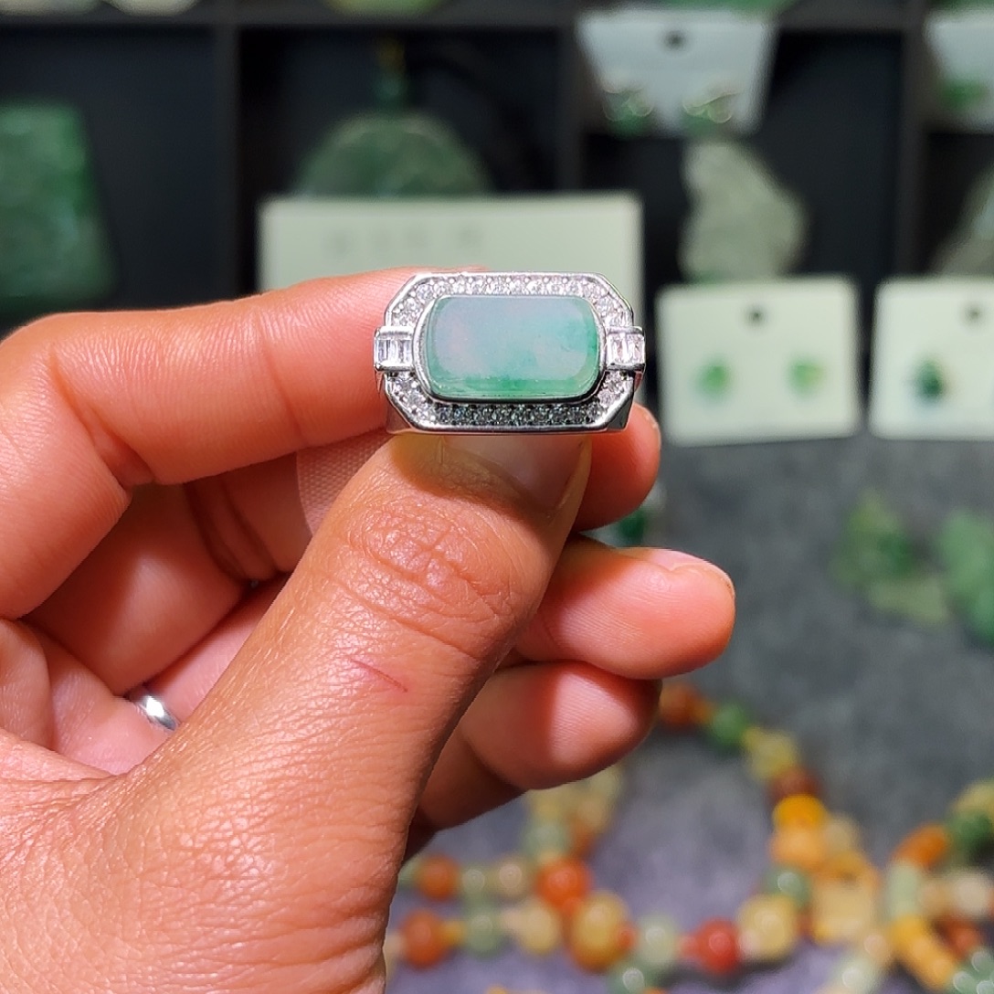 石英质玉（非洲翠）未镶嵌戒指