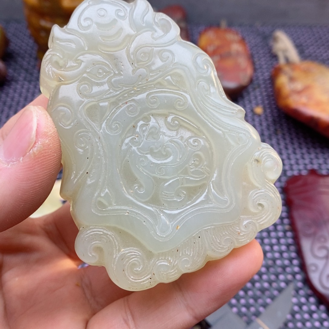 蛇纹石玉颈饰未镶嵌